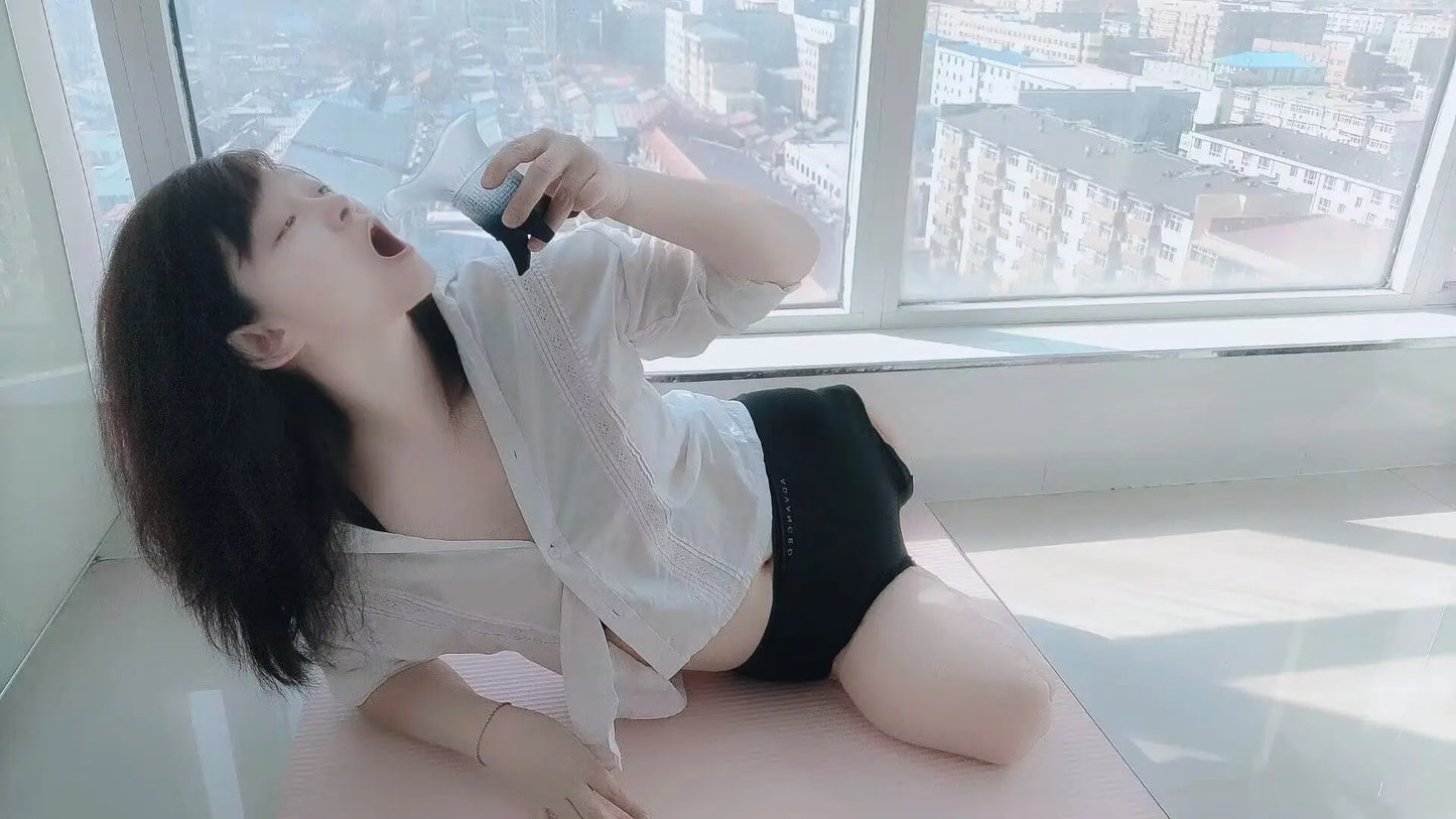 Sugar: Dak Amputee Girl - Flexible Legless Girl AmputeeClub
