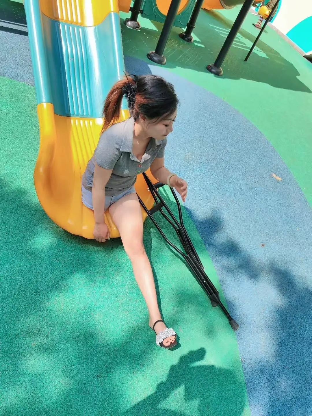 Emma: RHD Amputee Girl - Leisurely Home Life - AmputeeClub
