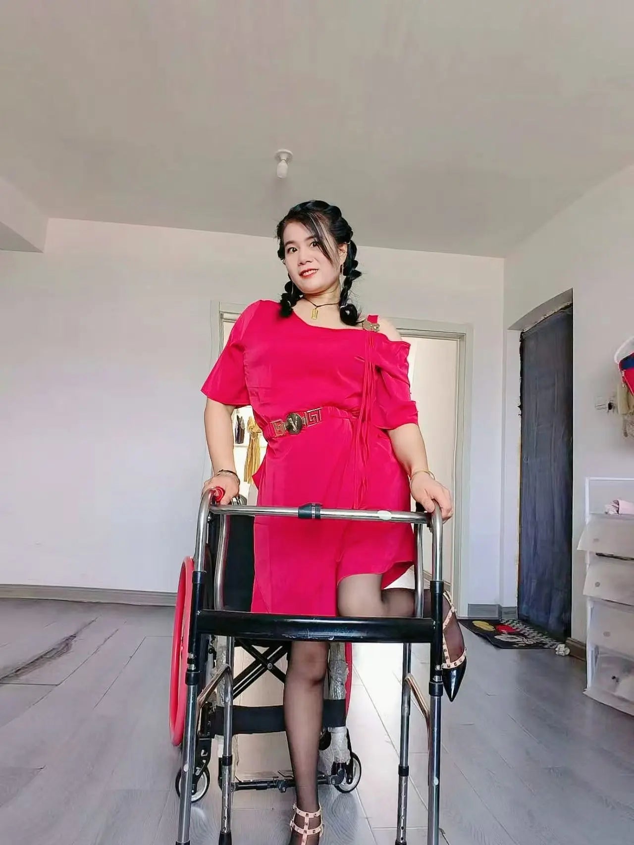 Carrie: Polio Lady - Cleaning Foot Experience in Black Stockings AmputeeClub
