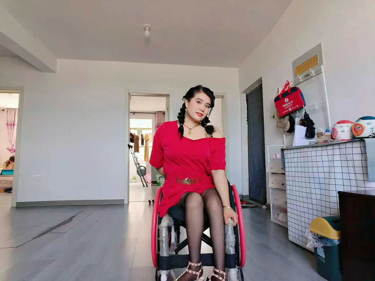 Carrie: Polio Lady - Cleaning Foot Experience in Black Stockings AmputeeClub