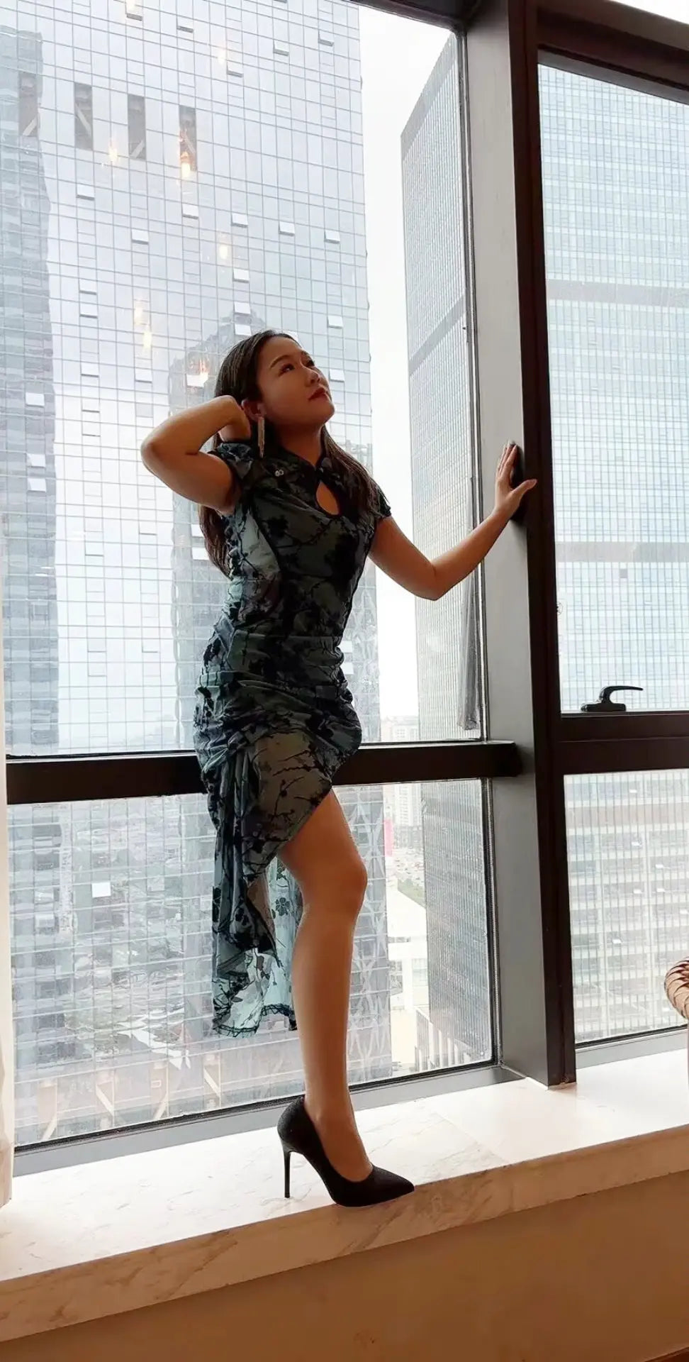 Naomi: Sak Amputee Girl - The Temptation of Cheongsam and Crutches - AmputeeClub