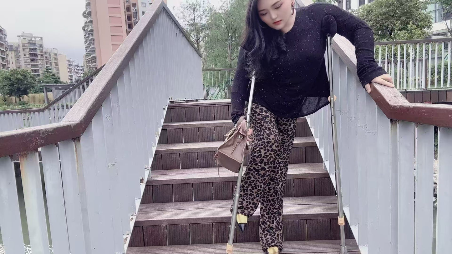Elizabeth: Polio Lady - Weak feet in high heels AmputeeClub