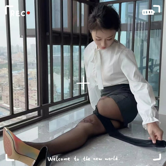 Ayla: Sak Amputee Girl - Exquisite workplace beauty OOE (pretend) - AmputeeClub