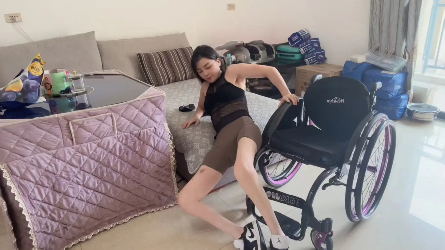 New model New video: Belle:Paraplegic Girl AmputeeClub