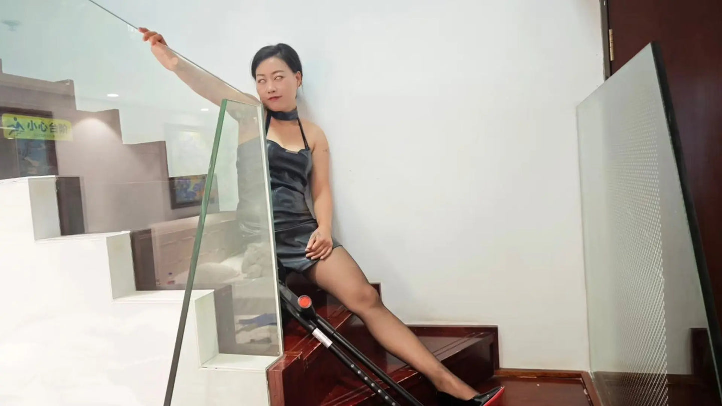 Emma: Shd Amputee Girl - Playing the role of a blind person AmputeeClub