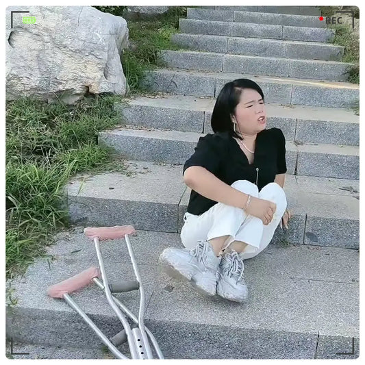 Carrie:Polio Lady came out to walk around in the park AmputeeClub