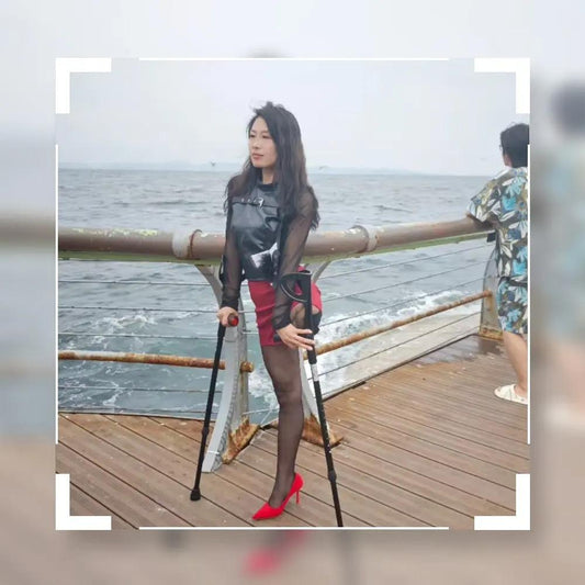 Ayla: Sak Amputee Girl Black stockings and colorful prosthetic limbs for traveling