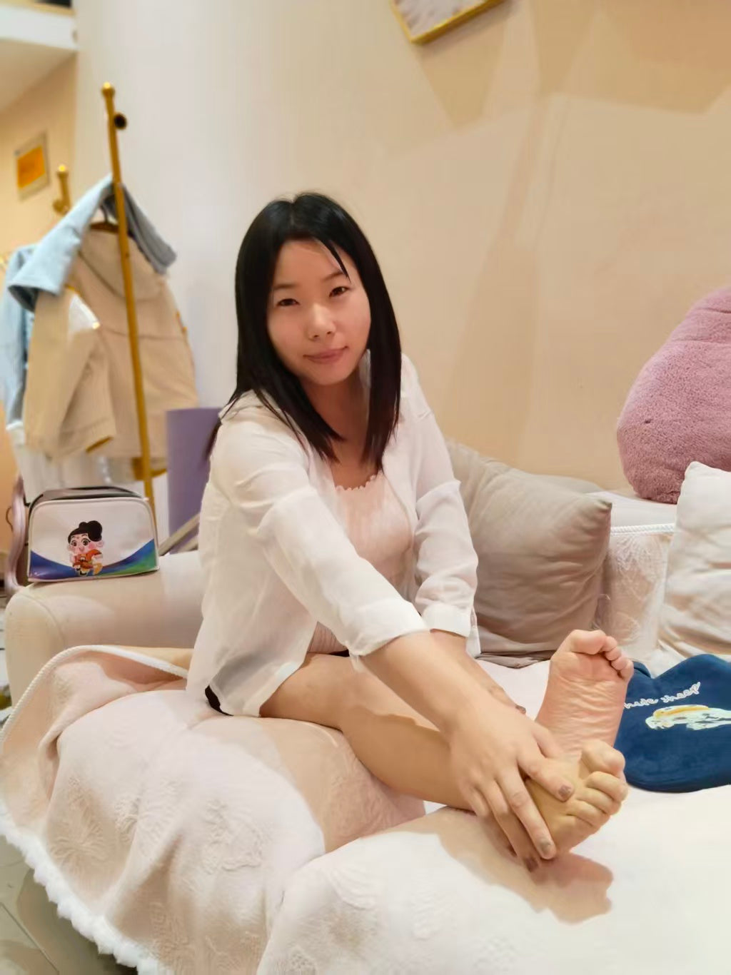 New model, new video: Twlia Polio girl's early morning life