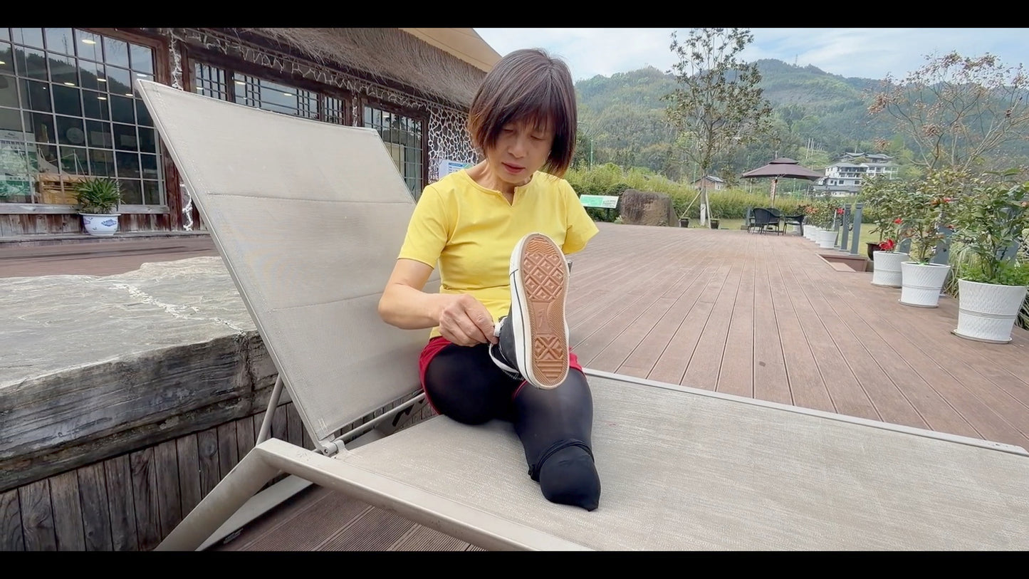 Juli: Triple Amputee Lady—An Outdoor Picnic for a Legless Girl