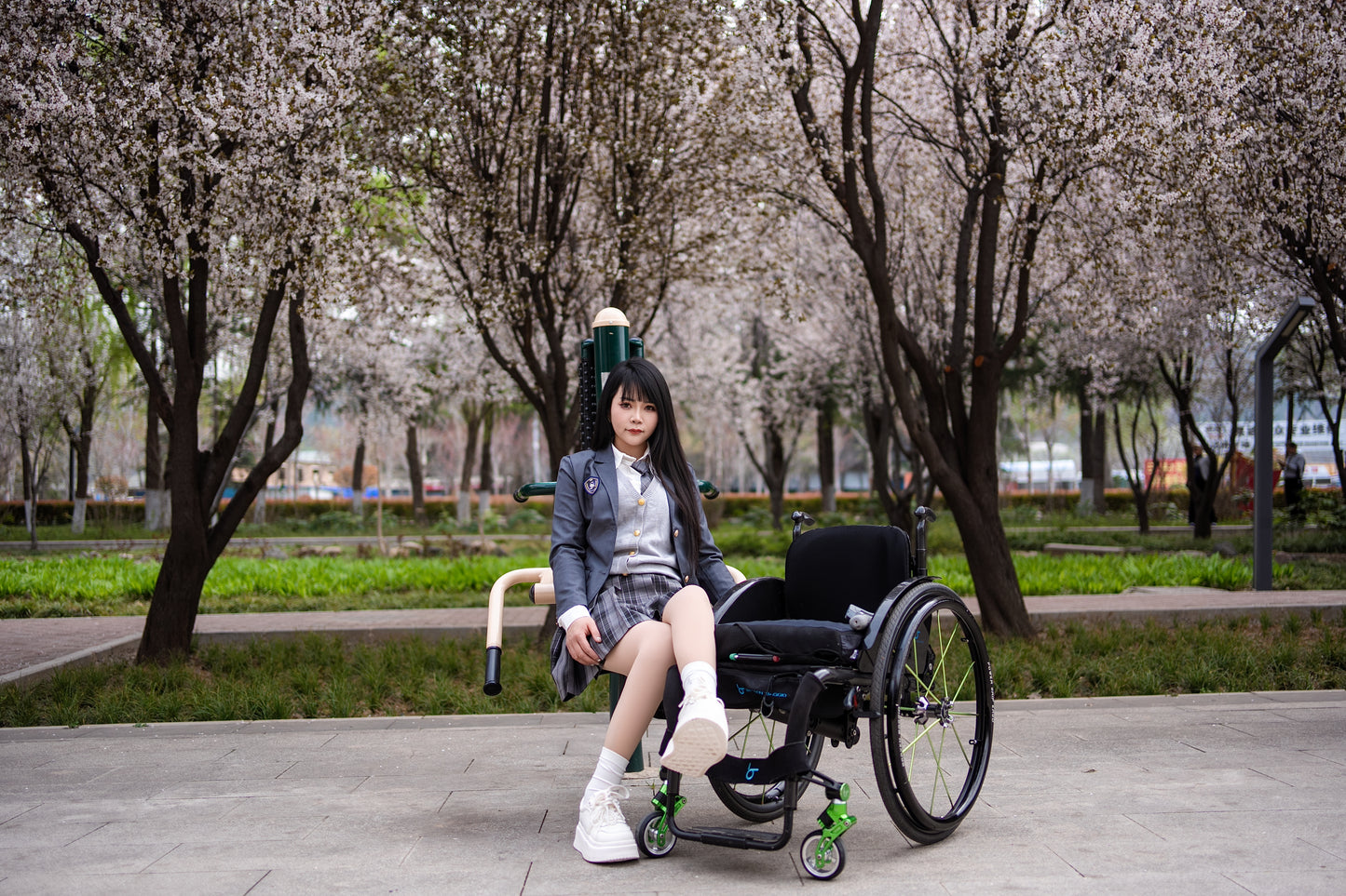 The Para Girl Nora - Cute Schoolgirl Uniform Experience with Gym Equipment
