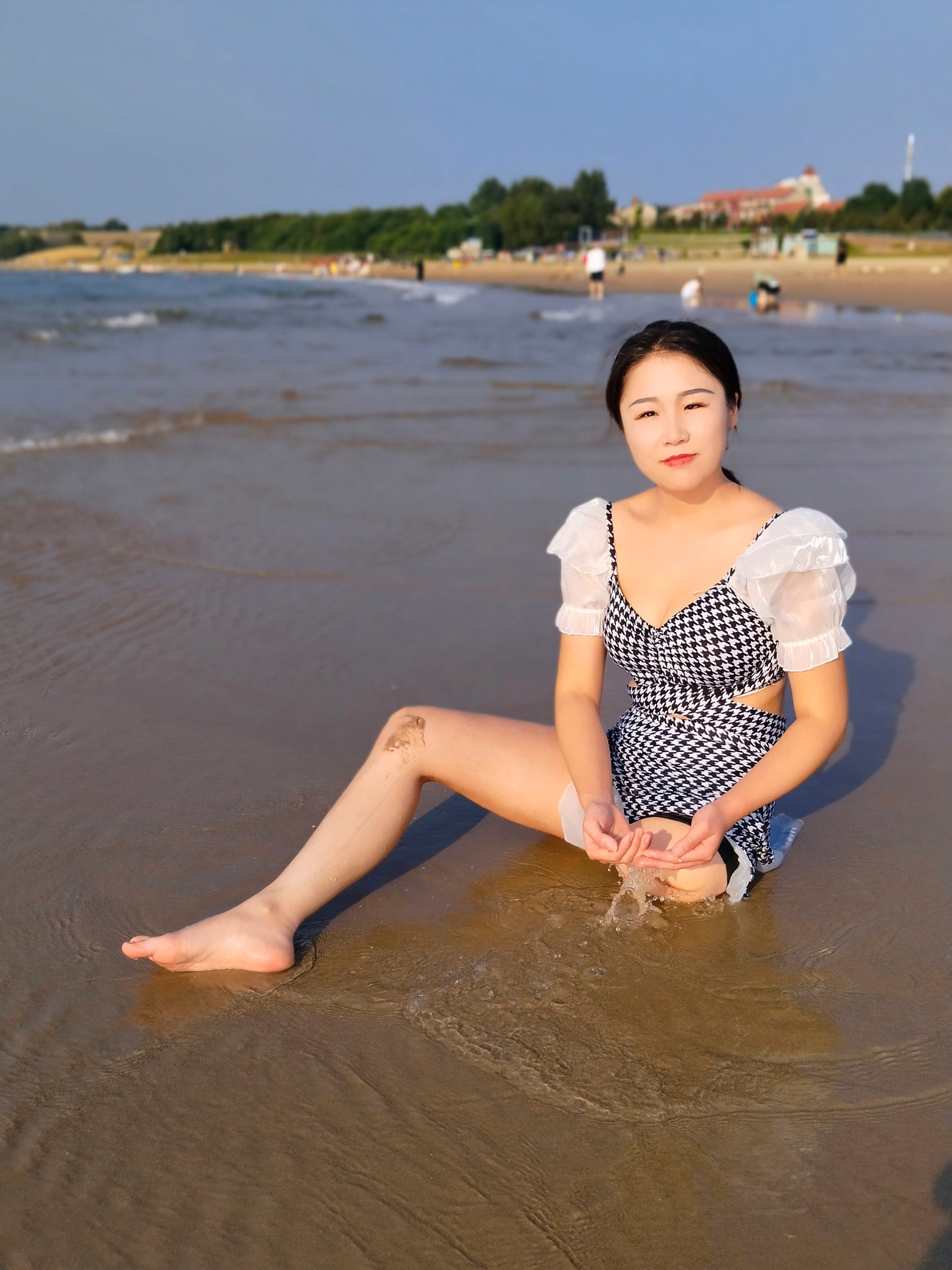 Naomi Sak, an amputee girl - swimming in the sea at the beach