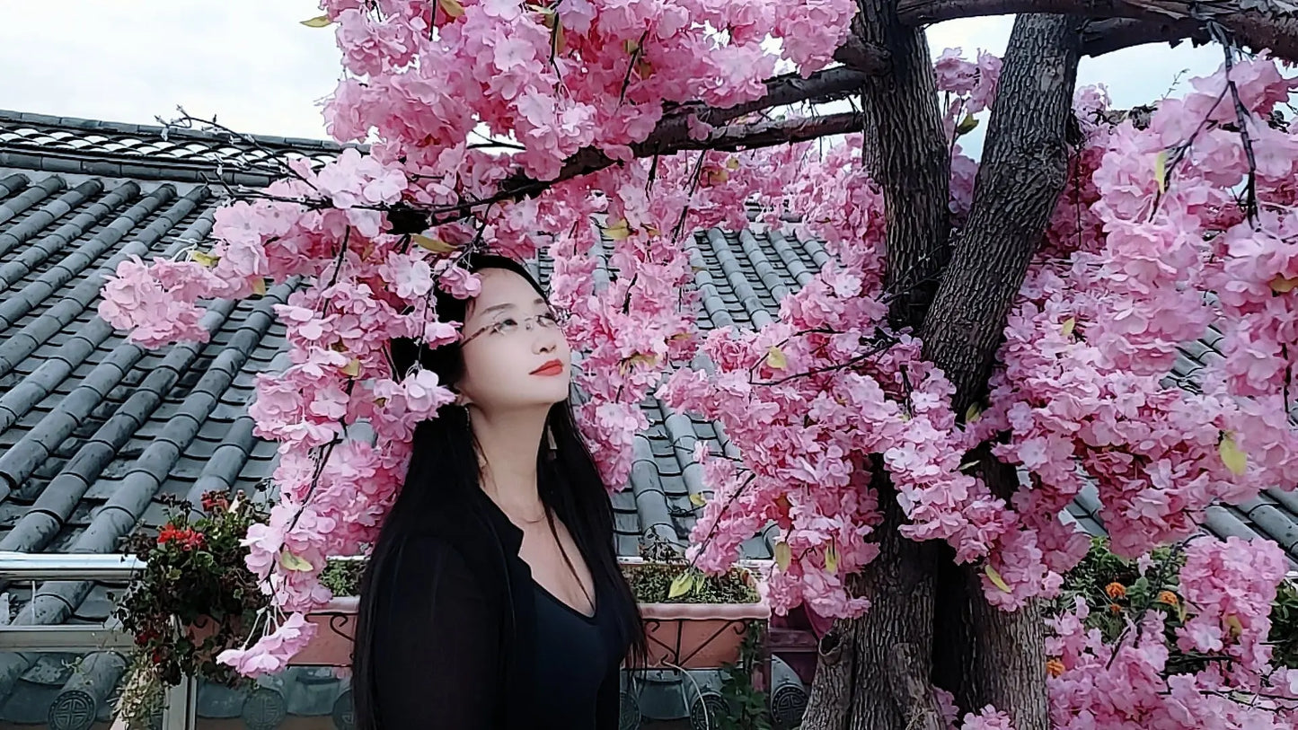 Lanzi:Ooe Lady-Hopping in the courtyard - AmputeeClub