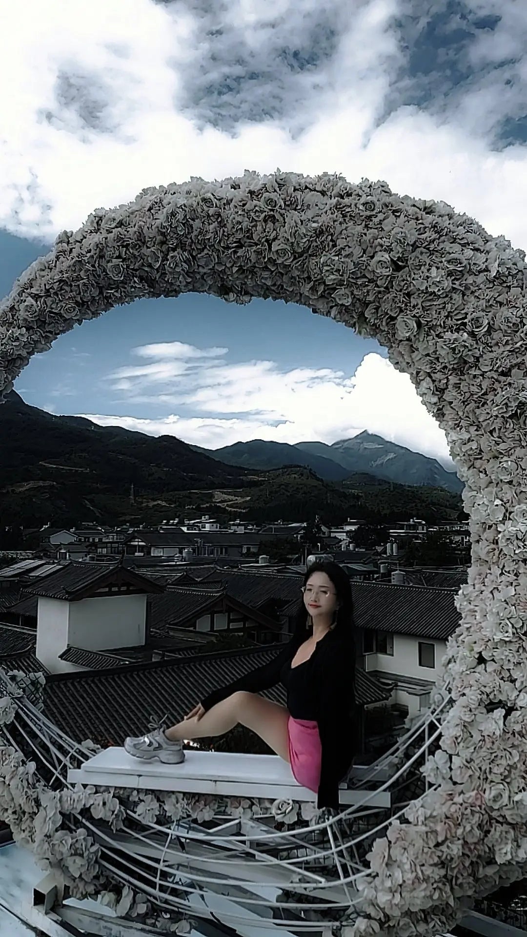 Lanzi:Ooe Lady-Hopping in the courtyard - AmputeeClub