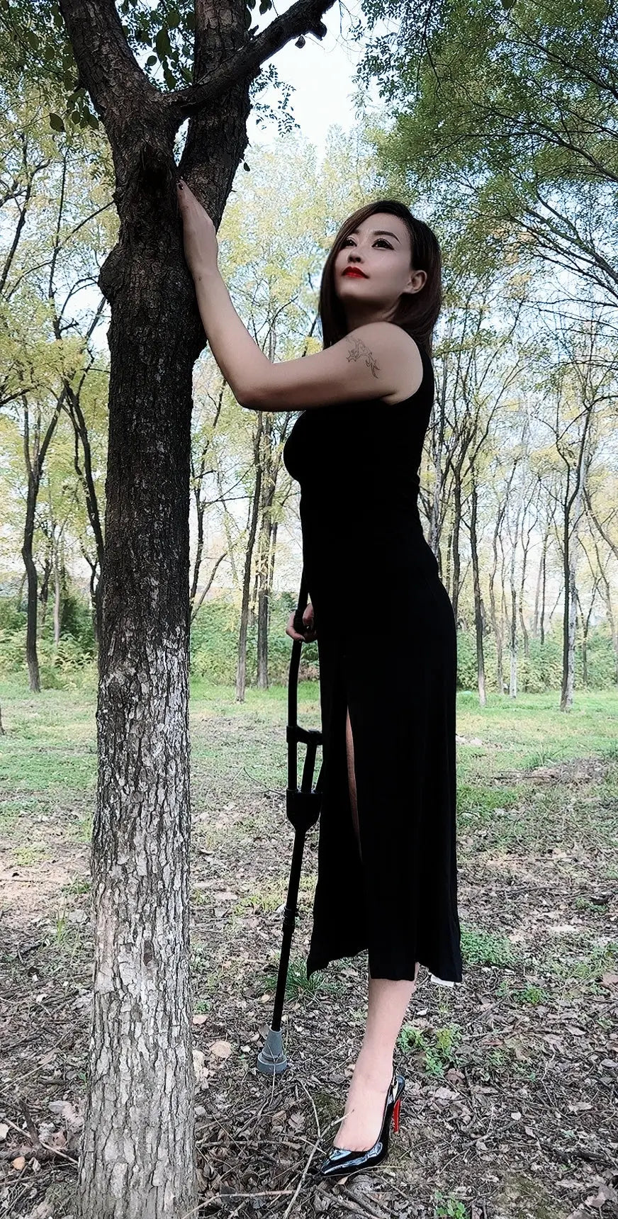 Emma: Rhd Amputee Girl - Black Dress - AmputeeClub