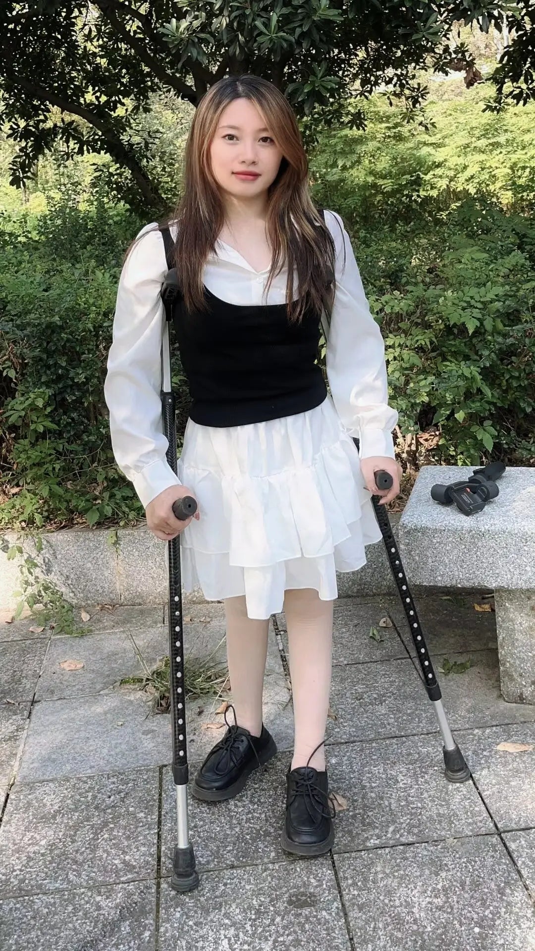 Miki: Polio Beautiful Girl crawls in the park - AmputeeClub