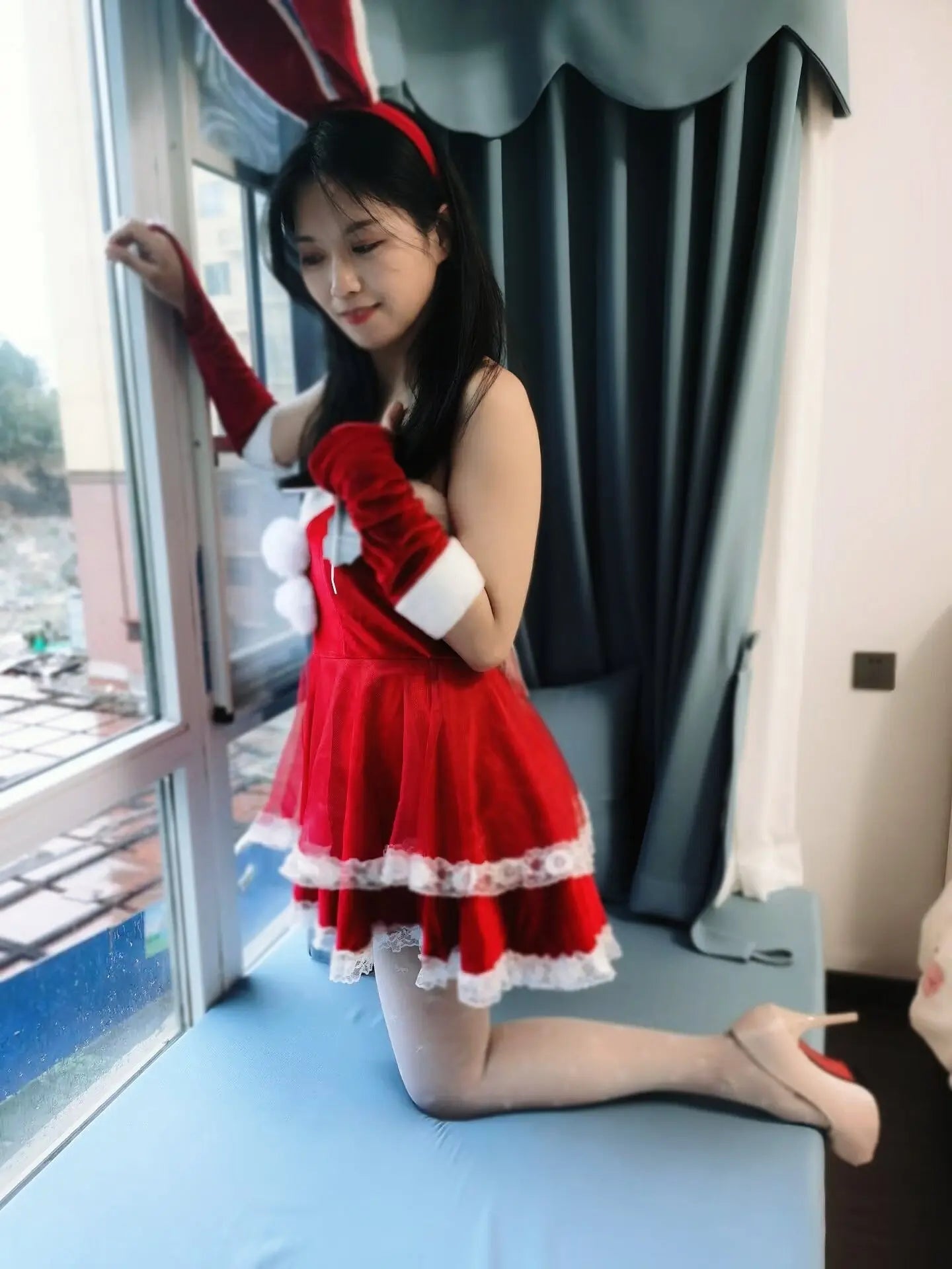 Alisa:Sak girl Prepares for Christmas AmputeeClub
