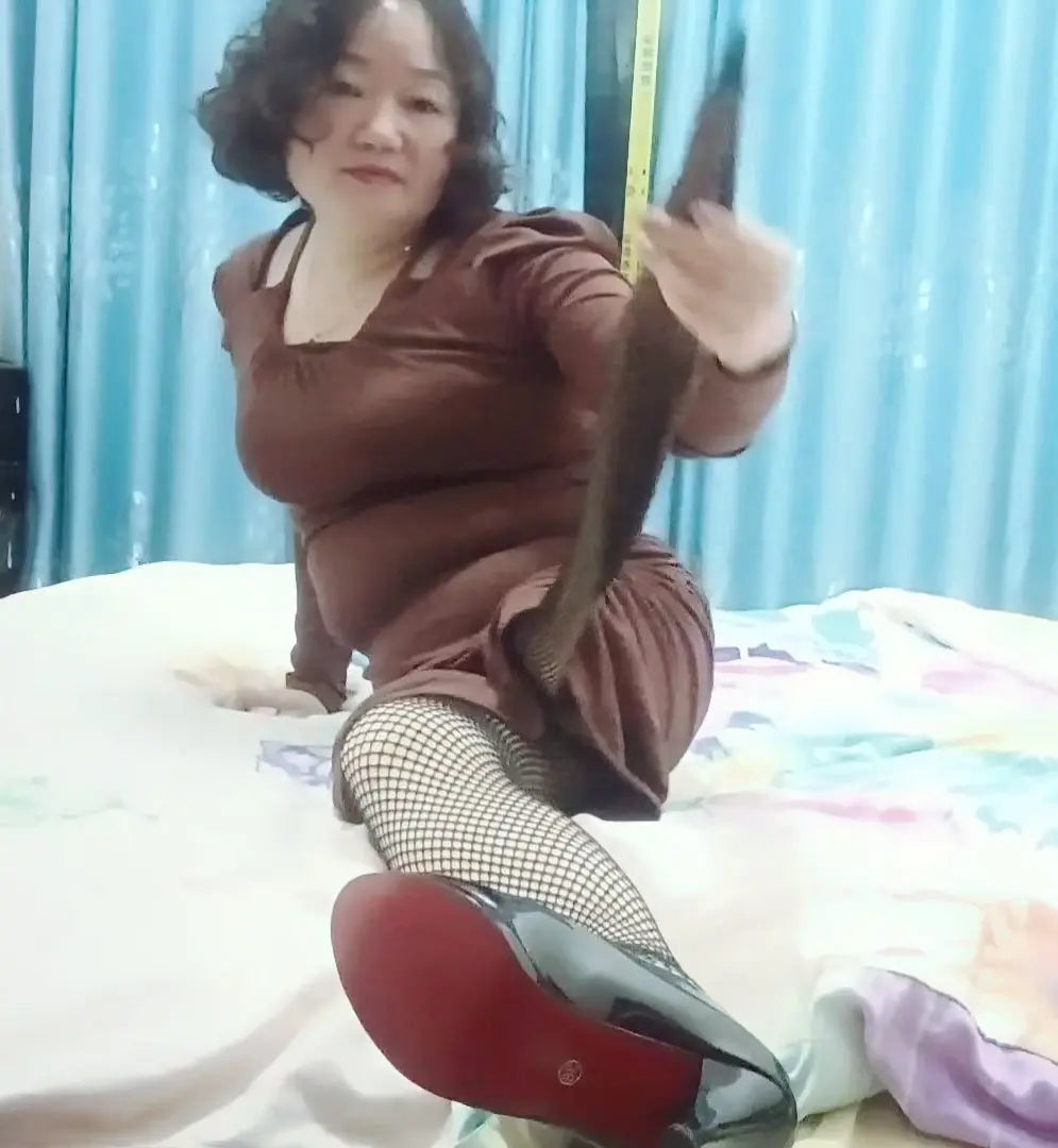 New model New video:"Sasa: Sak Lady" is online AmputeeClub