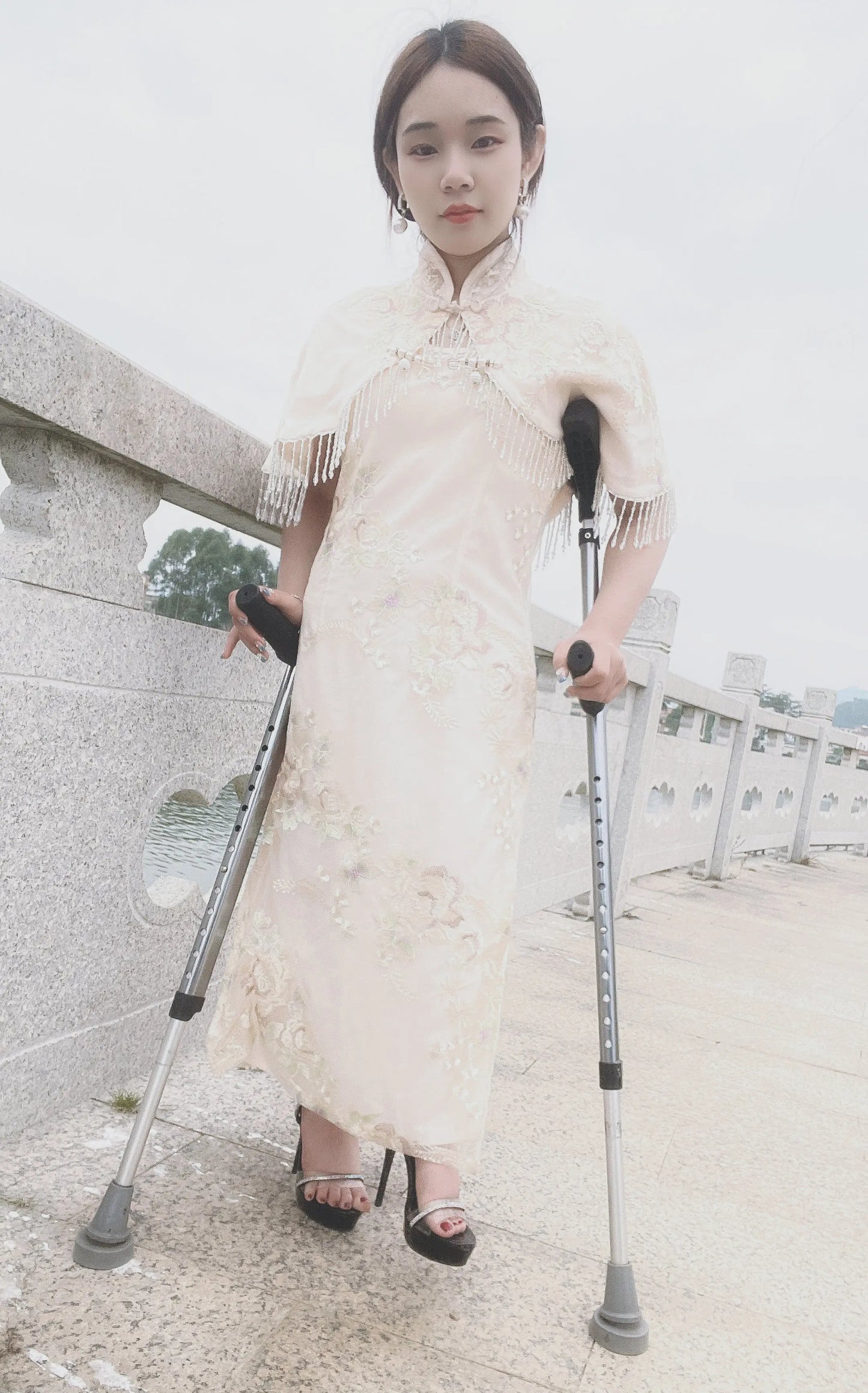 Lolicc:Who hide my crutches? AmputeeClub