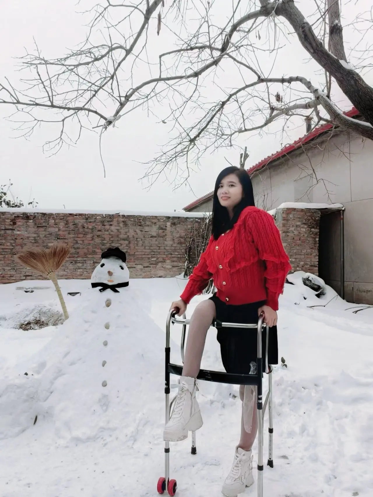Carrie:Polio Lady in the snow AmputeeClub