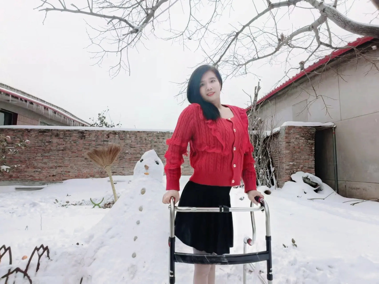 Carrie:Polio Lady in the snow AmputeeClub