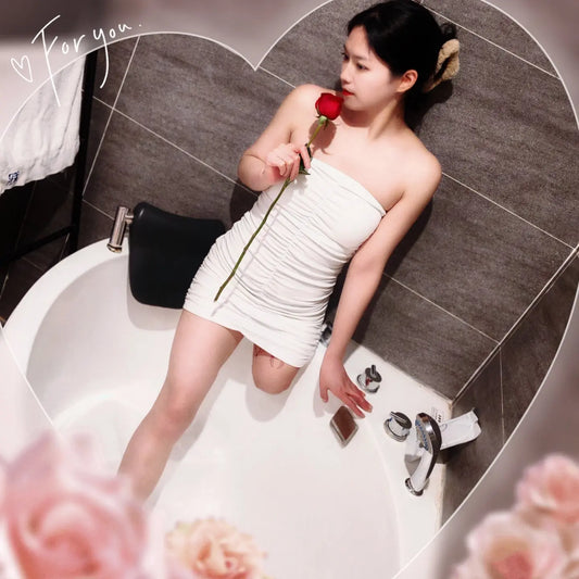 Alisa:Sak girl takes a rose bath AmputeeClub