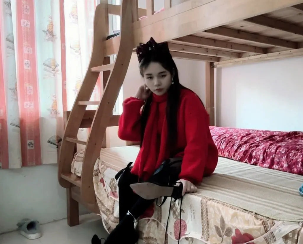 Lolicc:Climbed The Bunk Bed AmputeeClub