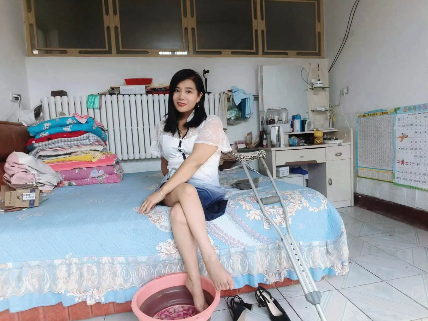 Carrie: Polio lady with feet soaked AmputeeClub