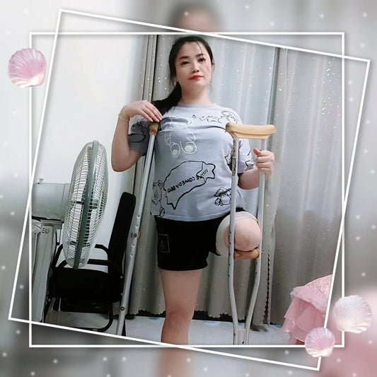 Dalila: Sak girl bandages stump AmputeeClub