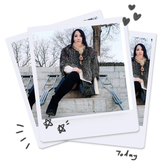 Lanzi: Ooe girl's crutches AmputeeClub