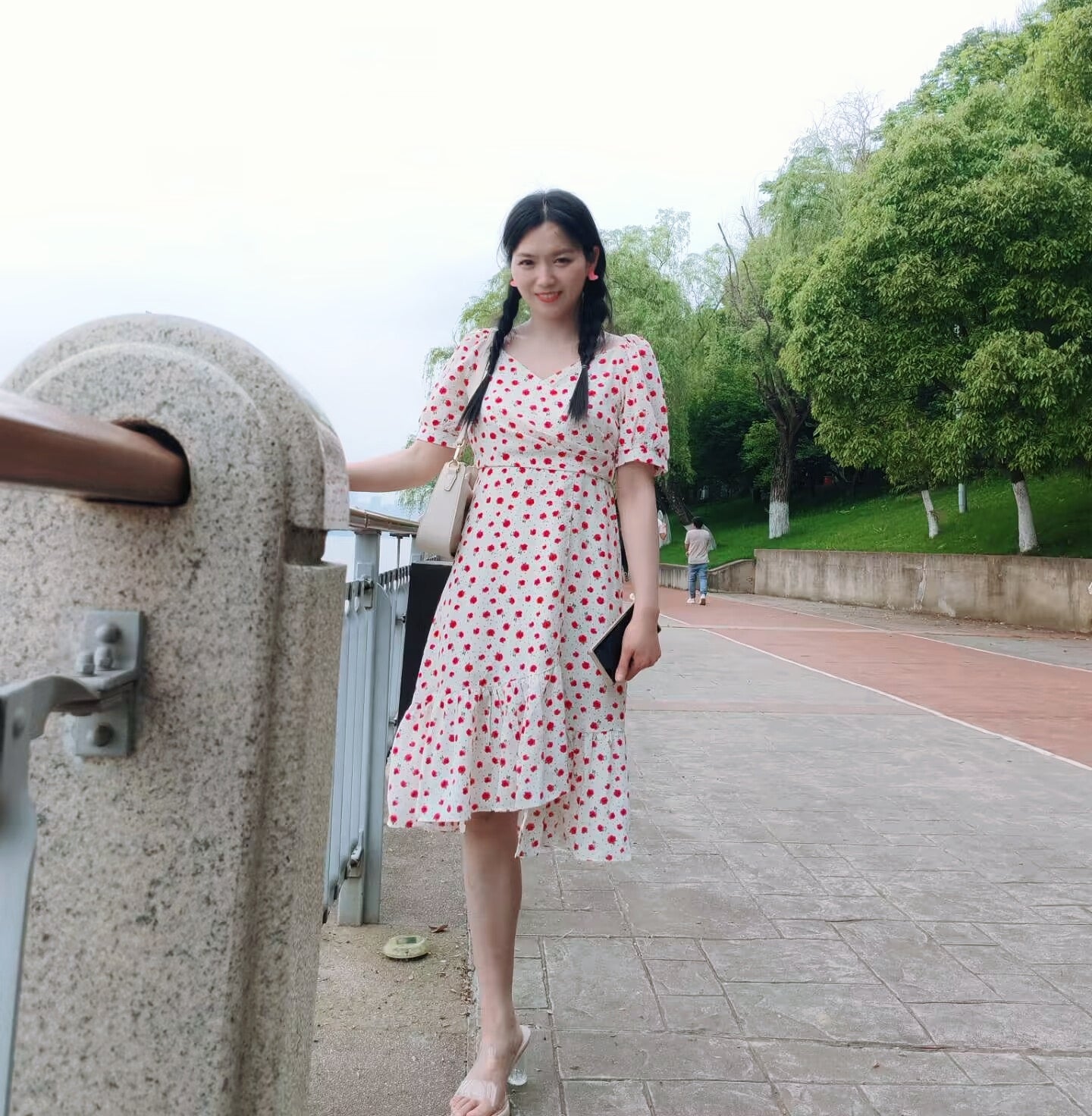 Alisa: Sak girl visits Orange Island