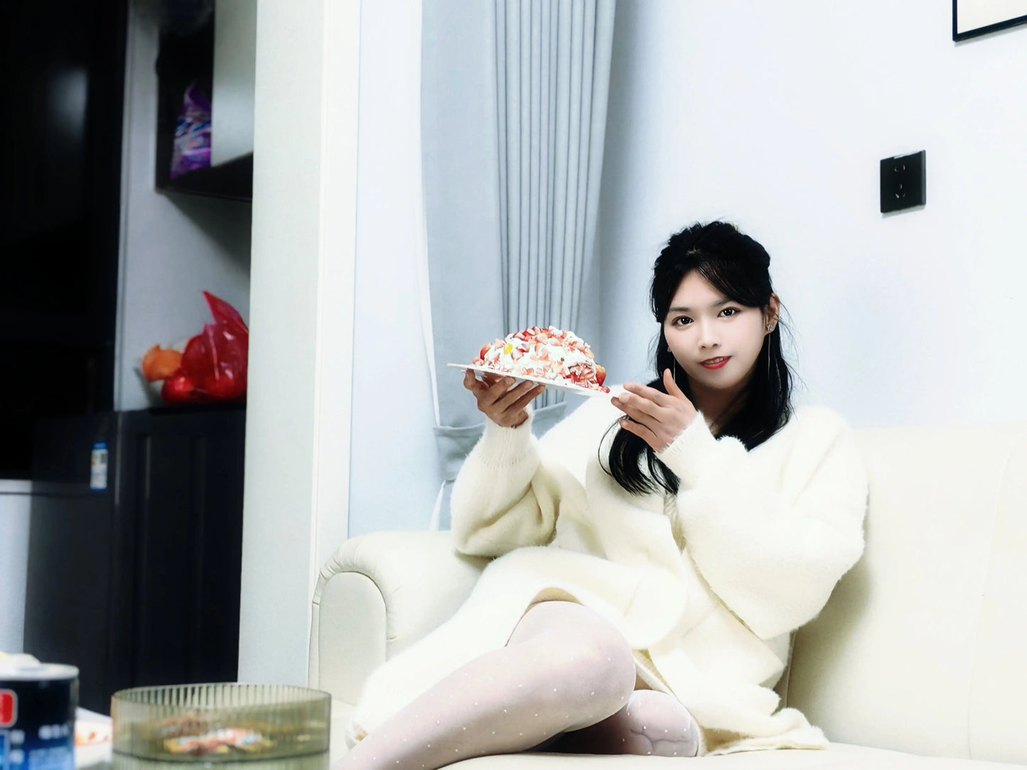 Alisa: Sak girl makes cakes AmputeeClub