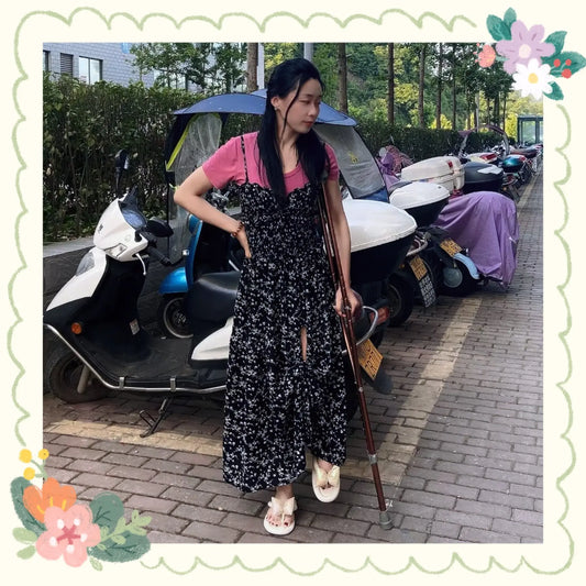 Anmi:Polio lady outdoor AmputeeClub