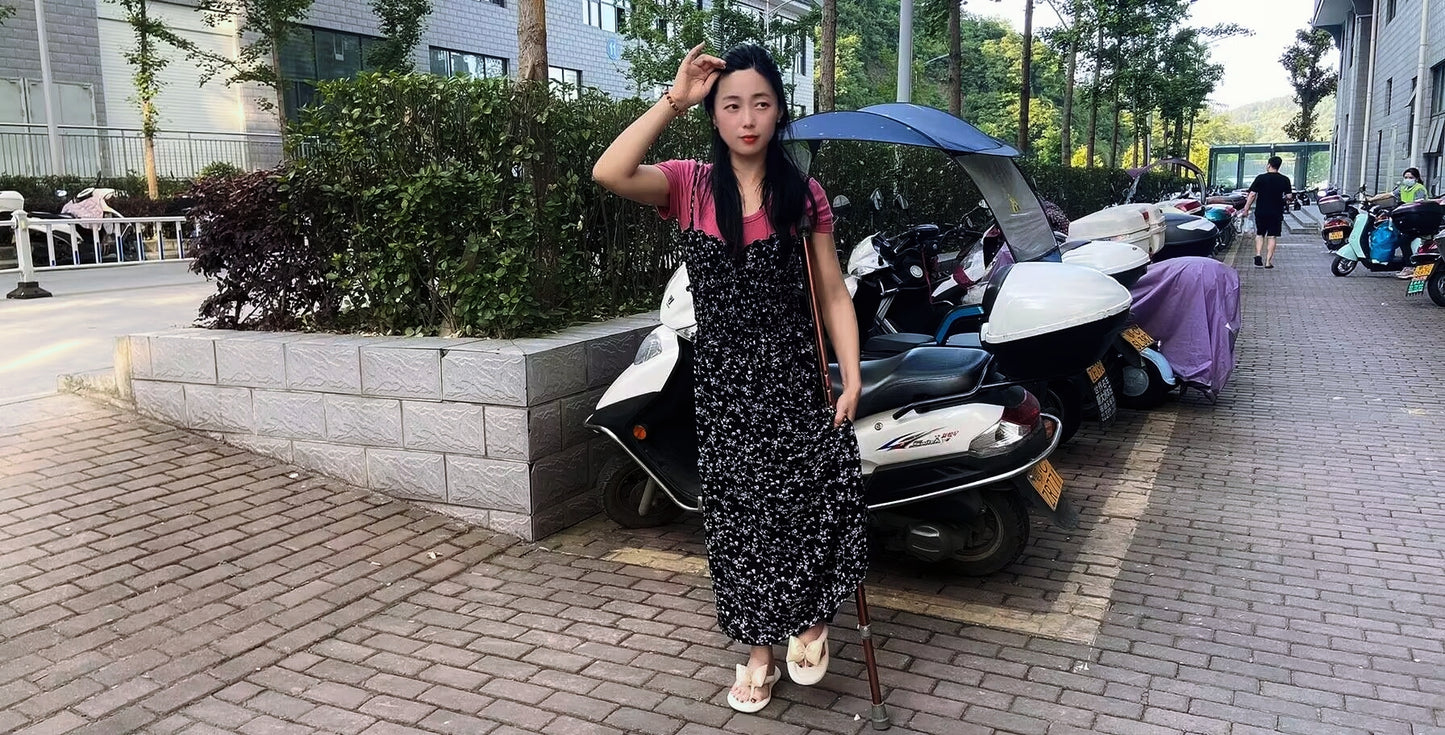 Anmi:Polio lady outdoor