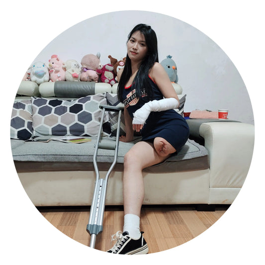 Alisa: Sak girl's hand is injured AmputeeClub