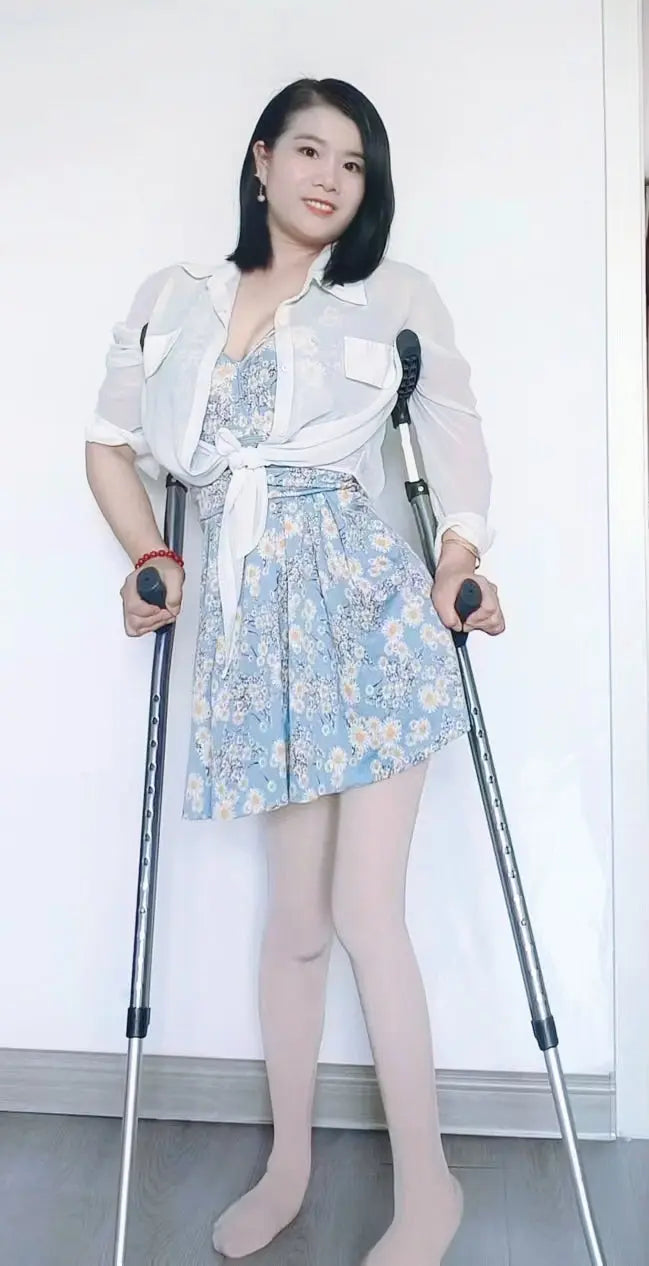 Carrie: Polio lady pretends to be blind AmputeeClub
