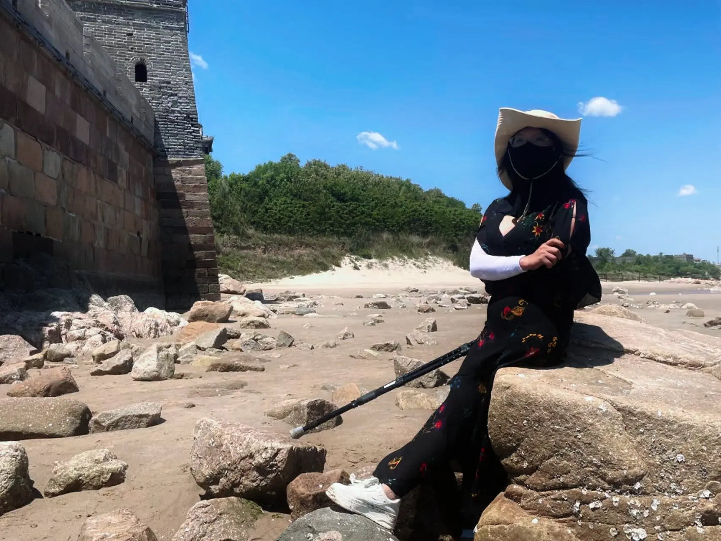 Lanzi: Ooe Amputee Masked at the Beach AmputeeClub