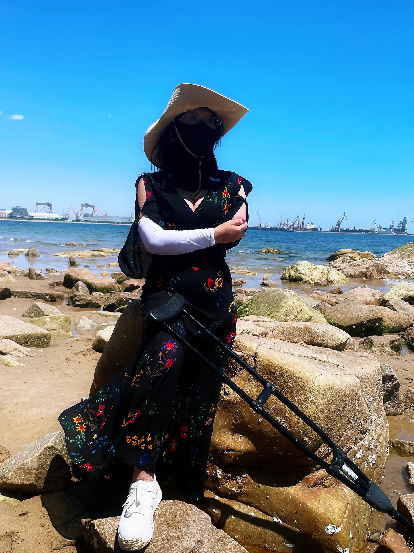 Lanzi: Ooe Amputee Masked at the Beach AmputeeClub