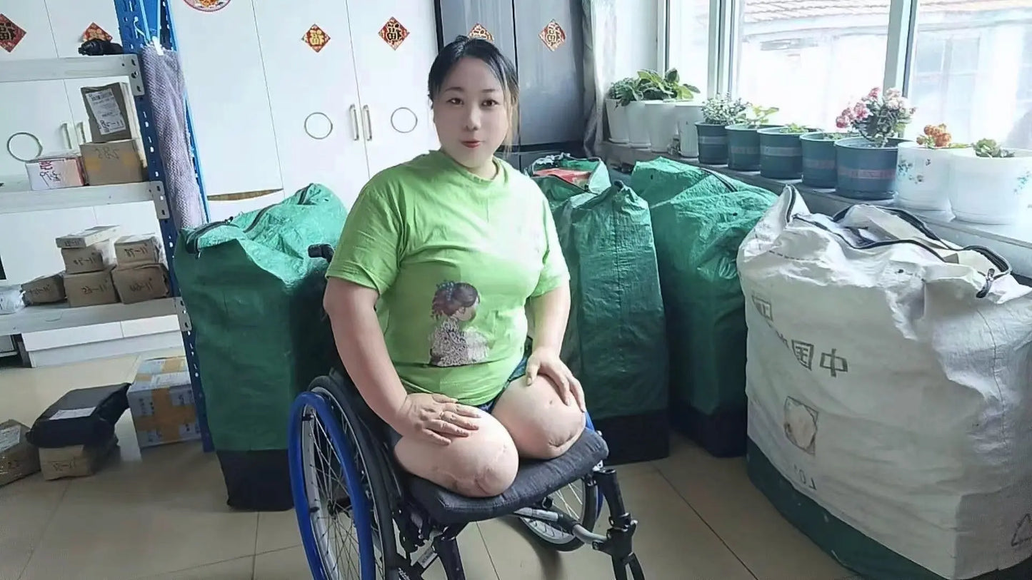 Beryl: Dak Amputee Lady Walking Legless AmputeeClub