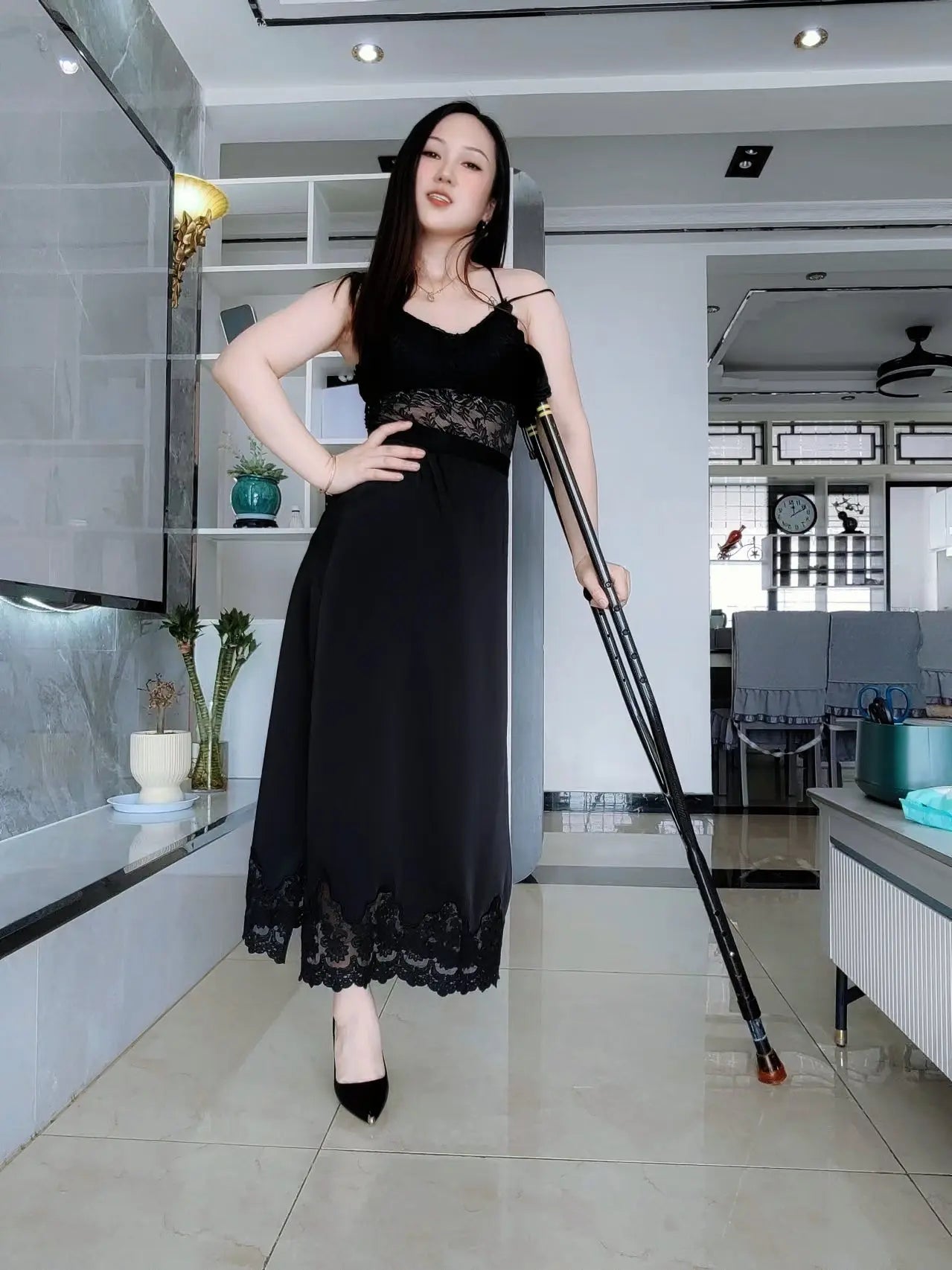 Iris: Sak Amputee Girl starts showcasing her Stump AmputeeClub