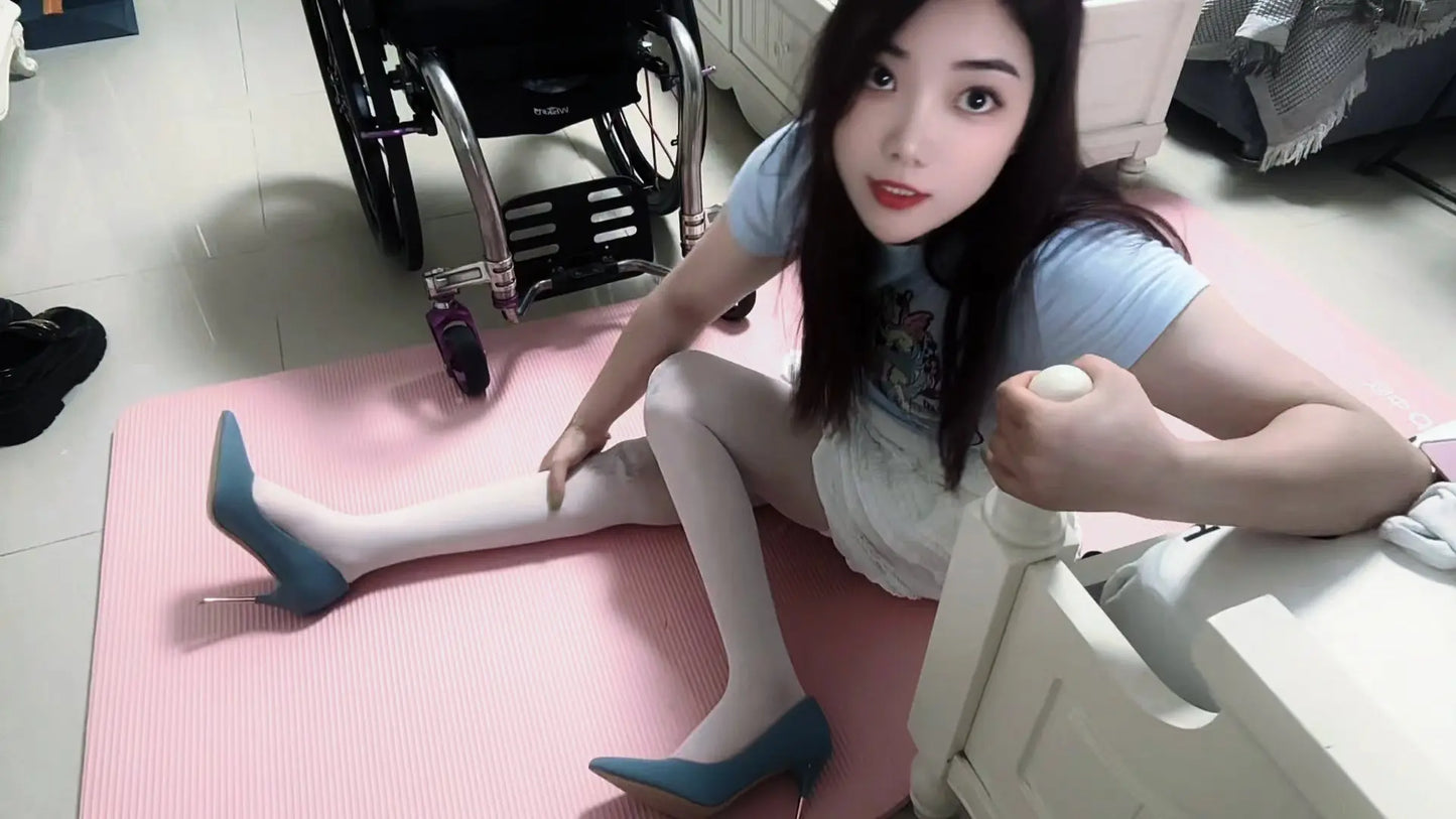 Ava: Paraplegic Girl climbs onto a wheelchair AmputeeClub