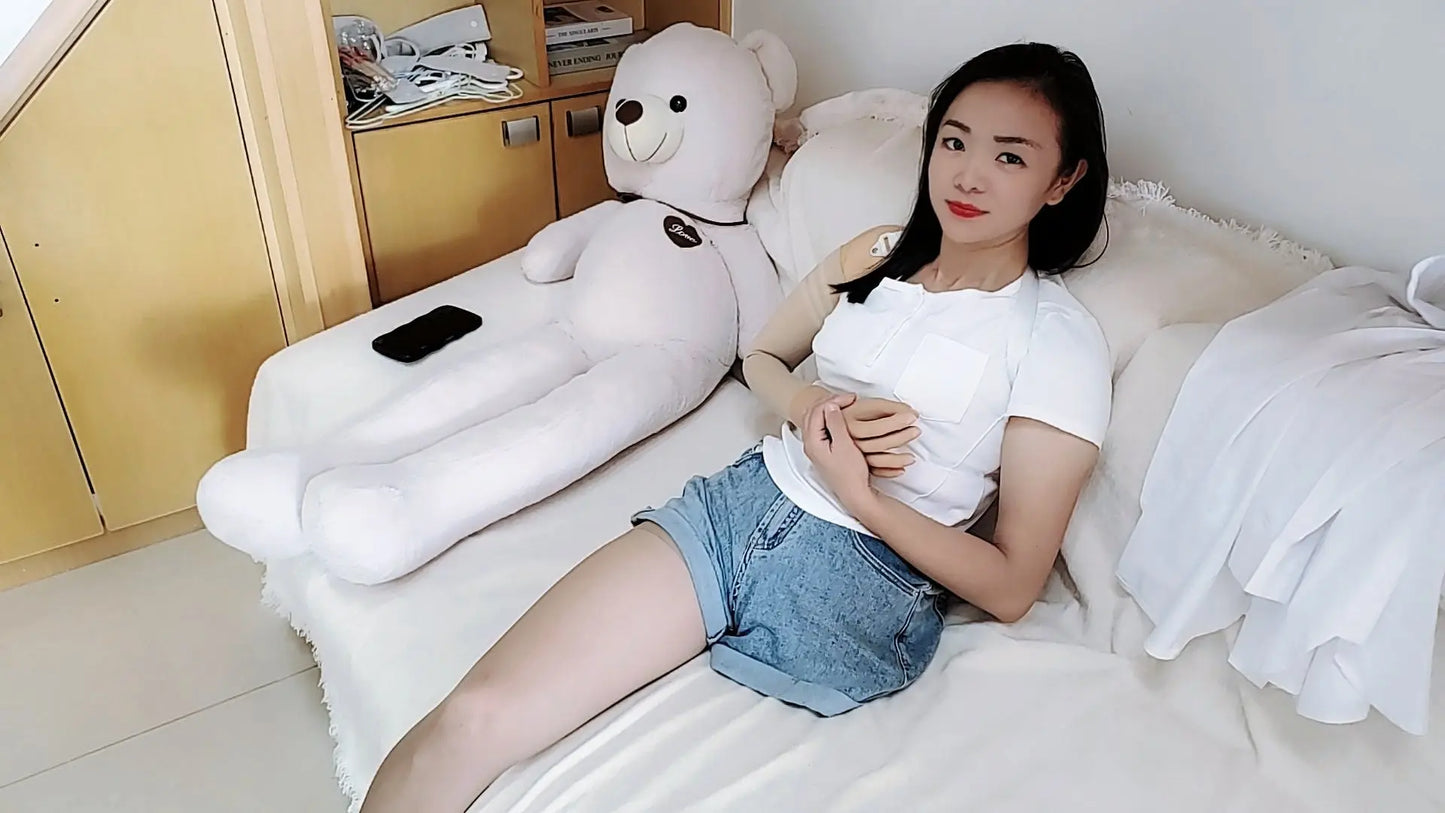 Mila: Ooe Amputee Girl wearing prosthetics AmputeeClub