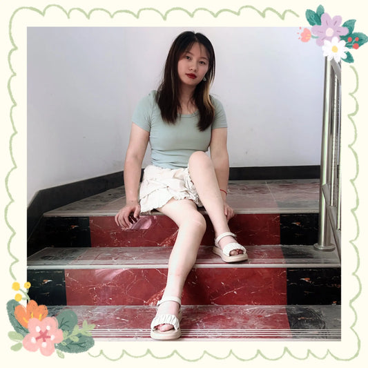 Miki: Polio Girl without crutches AmputeeClub