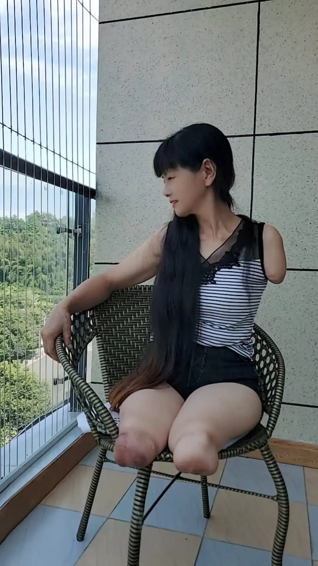 New model New video: "Juli: Triple Amputee Lady Lae+Dak" AmputeeClub