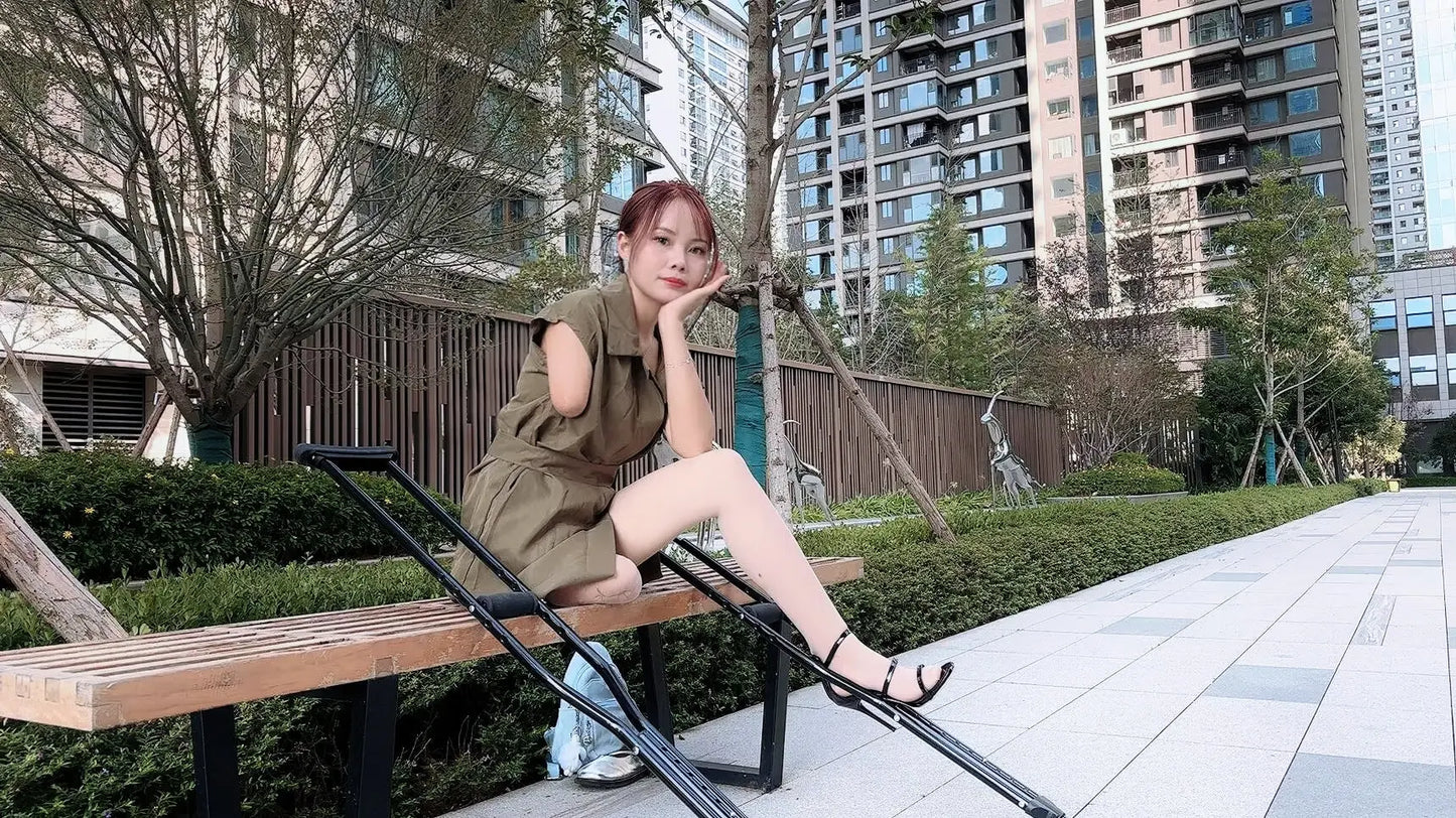 Abby: Ooe Amputee Girl waiting for someone AmputeeClub