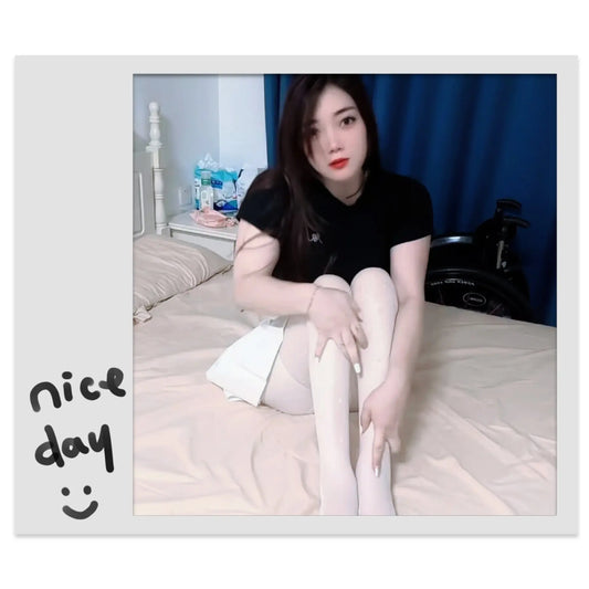 Ava: Paraplegic Girl climbs onto wheelchair AmputeeClub