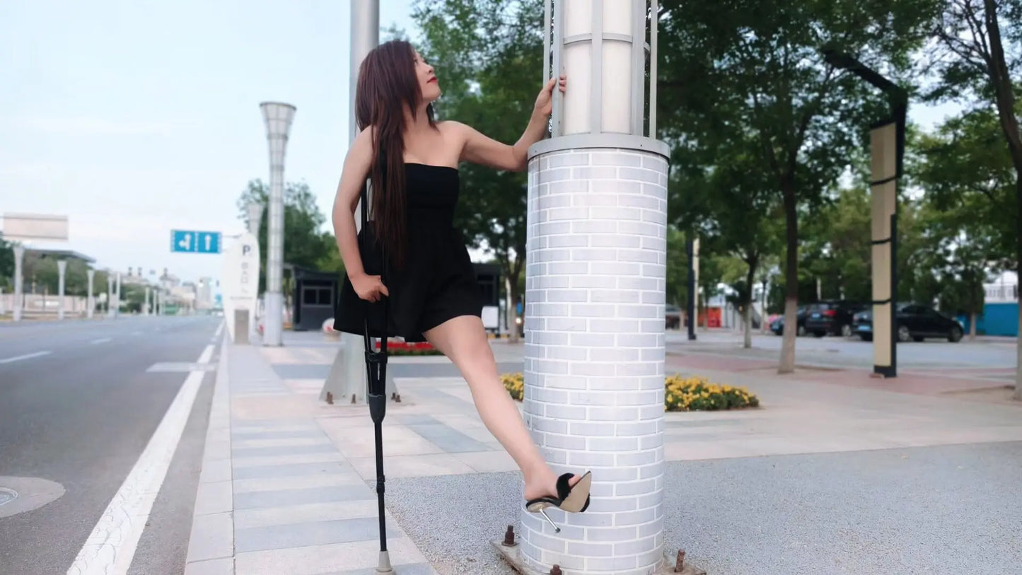 Emma: Rhd Amputee Girl on the sandy Beach AmputeeClub