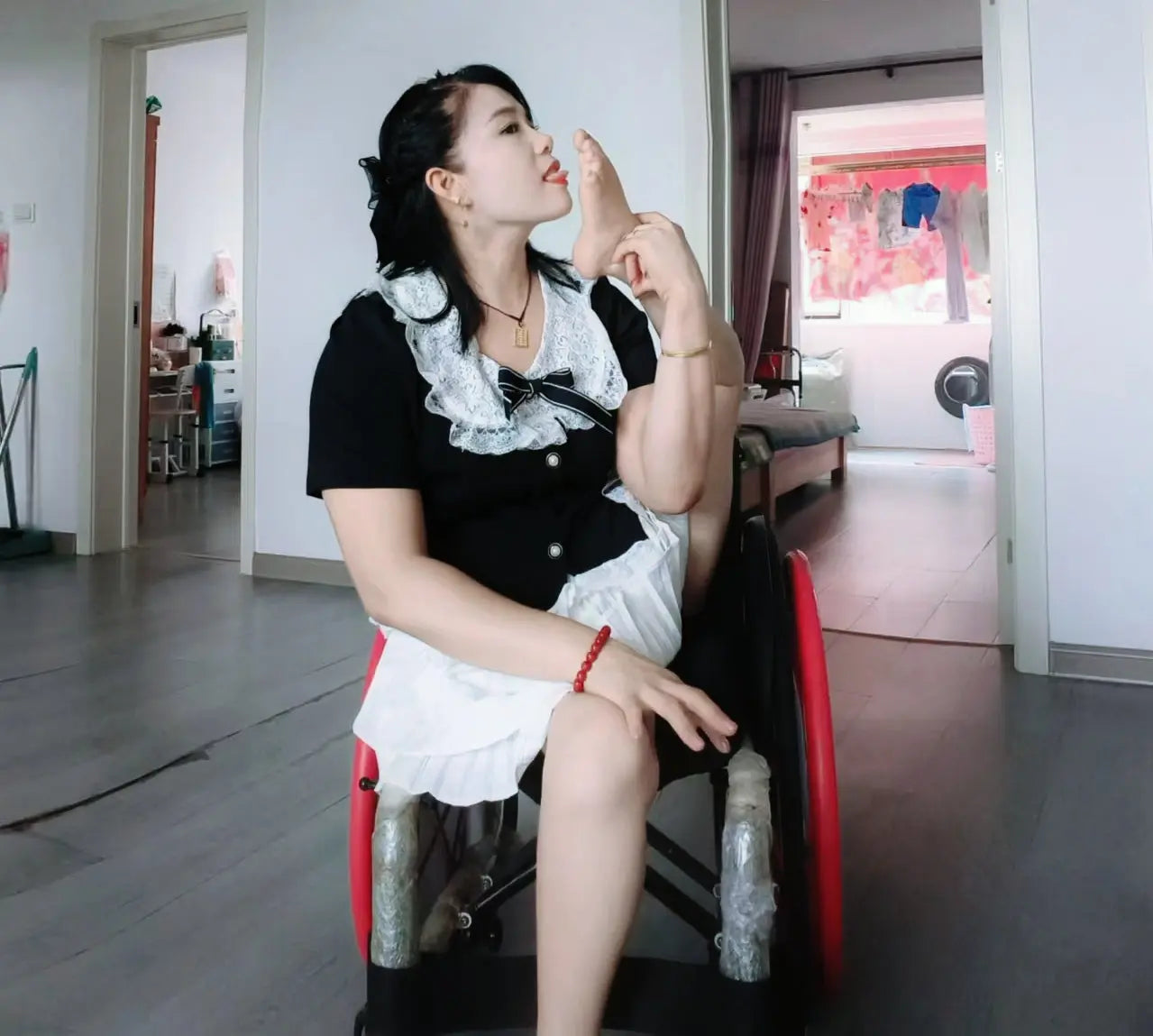 Carrie: Polio Lady soft legs AmputeeClub