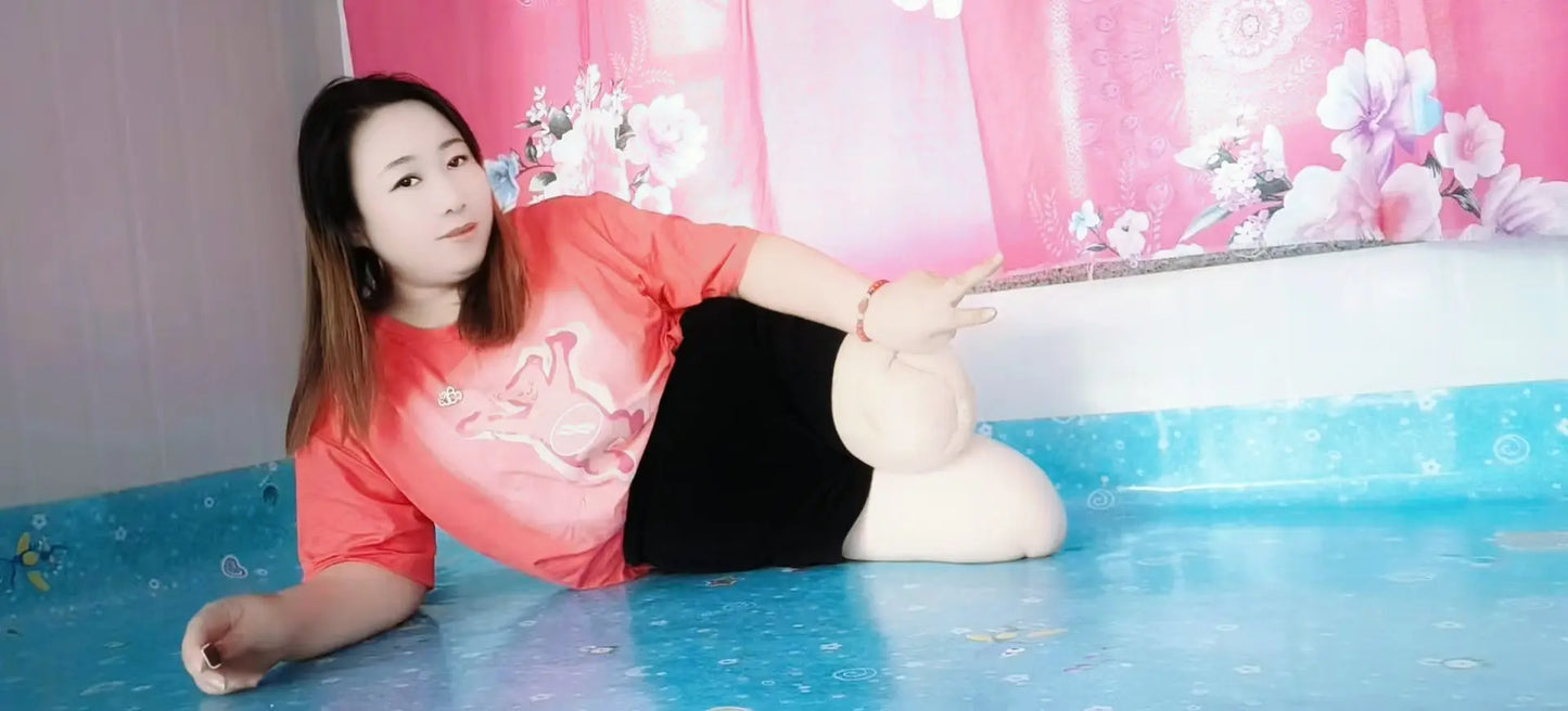 Beryl: Dak Amputee Girl without legs and leg prosthetics AmputeeClub