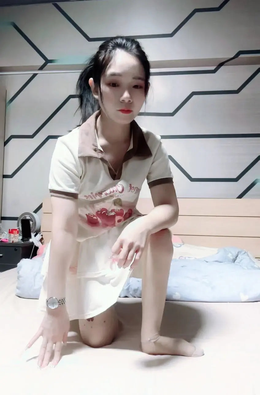 Lolicc: Polio Girl walk without crutches AmputeeClub