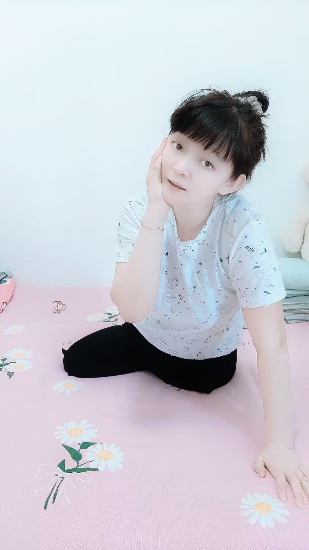 Sugar: Dak(Ak+Hd) Amputee Girl gets up